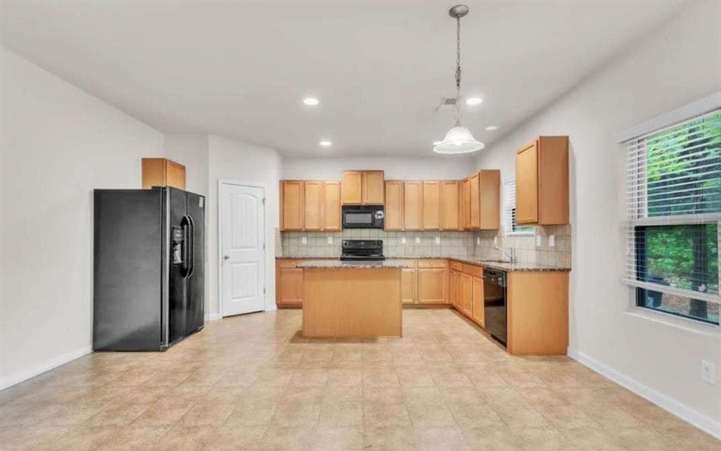 4 bedroom, 3 bathroom, 3,968 sq ft single family residence under contract at 5615 Wisbech Way, Atlanta, GA 30349 — photo 10