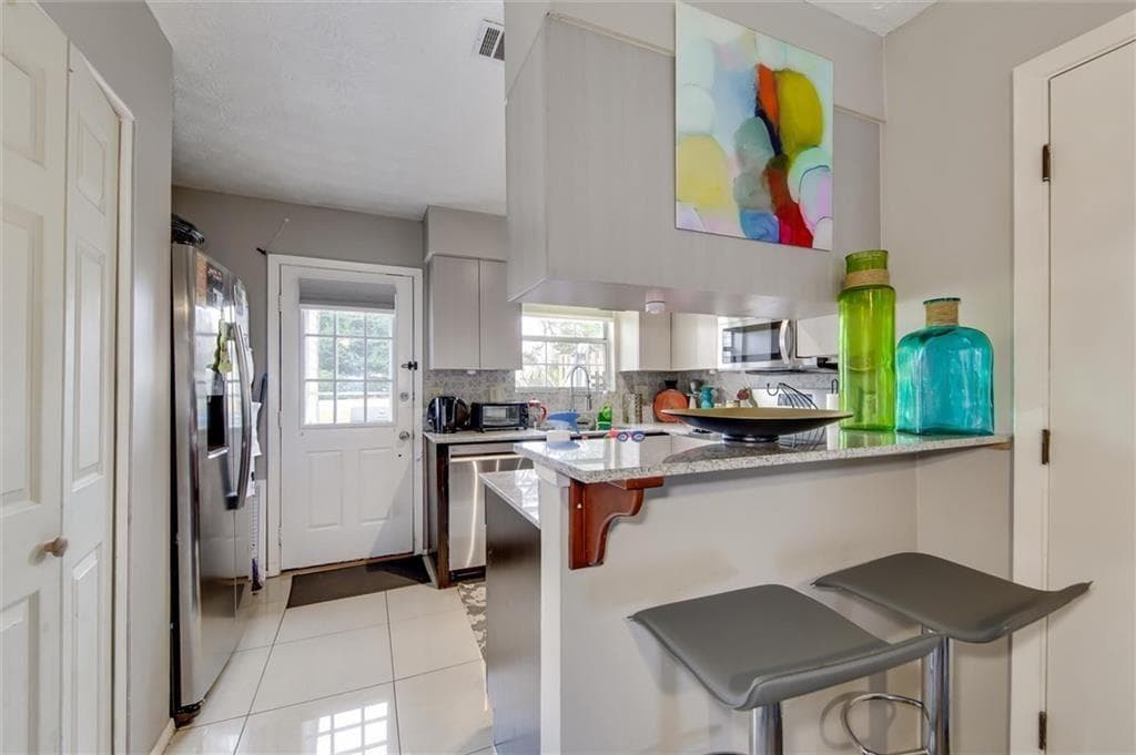 2 bedroom, 2 bathroom, 1,120 sq ft townhouse under contract at 6638 Witherington Court, Norcross, GA 30093 — photo 6