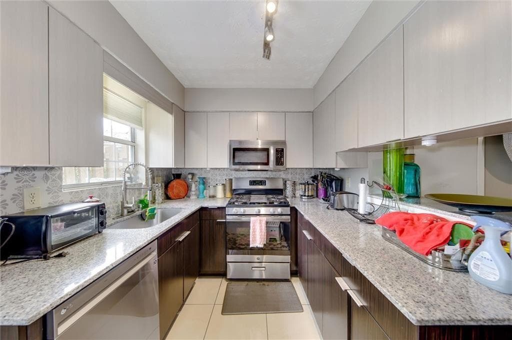 2 bedroom, 2 bathroom, 1,120 sq ft townhouse under contract at 6638 Witherington Court, Norcross, GA 30093 — photo 7