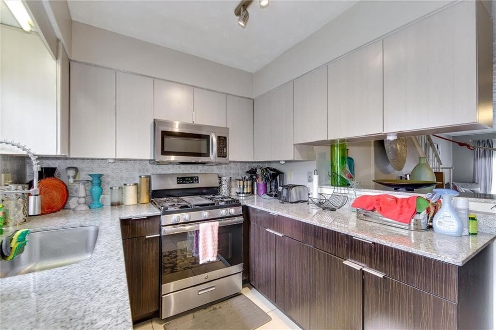 2 bedroom, 2 bathroom, 1,120 sq ft townhouse under contract at 6638 Witherington Court, Norcross, GA 30093 — photo 9