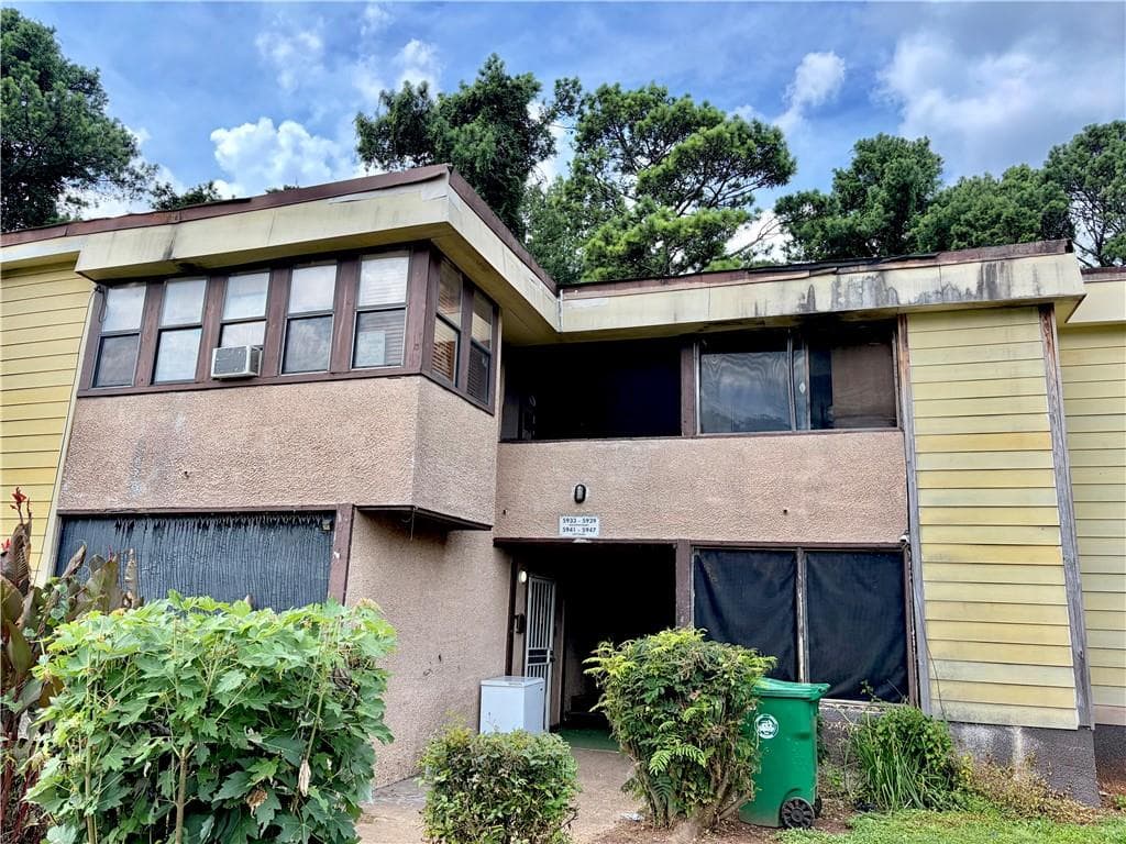 2 bedroom, 2 bathroom, 1,038 sq ft condominium for sale at 5945 Sutcliff Square, Lithonia, GA 30058