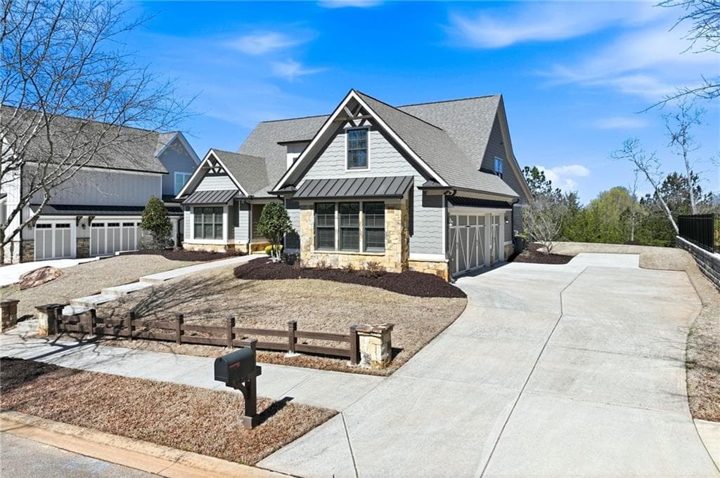 5 bedroom, 5 bathroom, 3,513 sq ft single family residence under contract at 6878 S Bluff Court, Gainesville, GA 30506 — photo 3