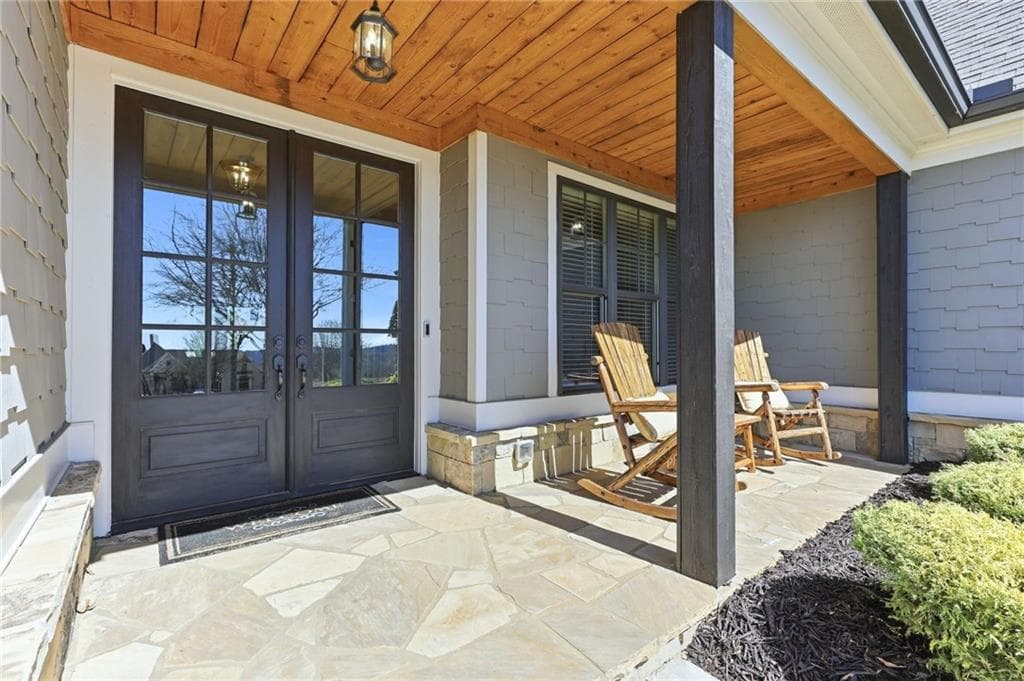 5 bedroom, 5 bathroom, 3,513 sq ft single family residence under contract at 6878 S Bluff Court, Gainesville, GA 30506 — photo 5