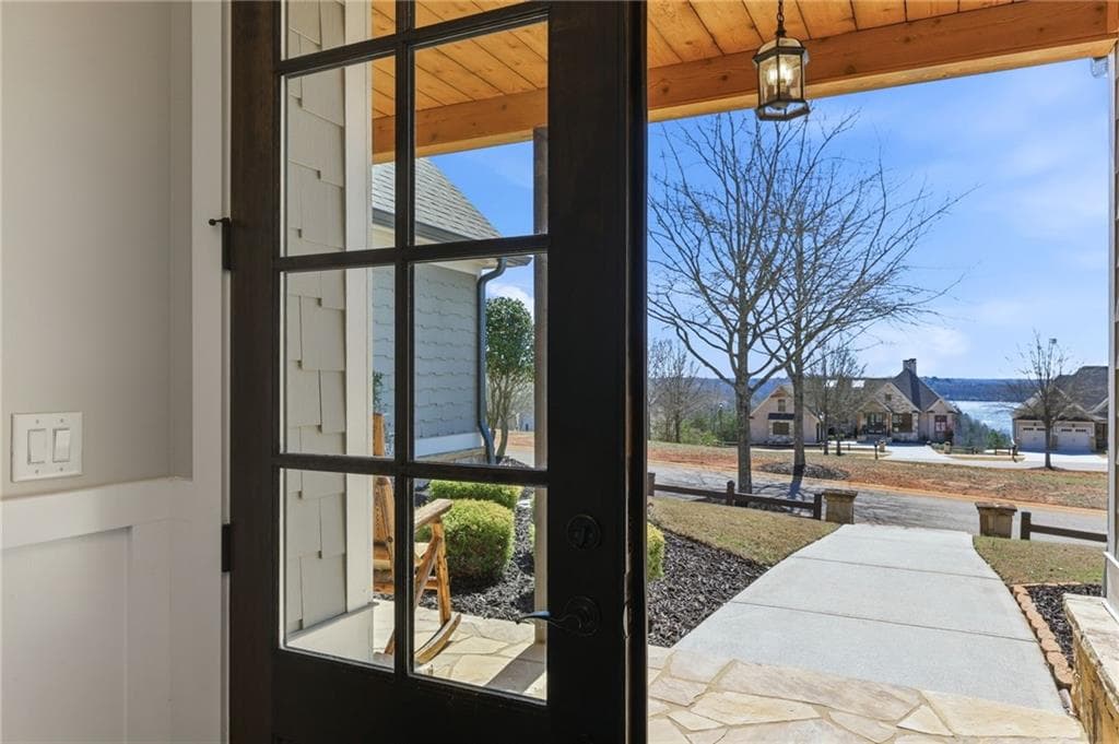 5 bedroom, 5 bathroom, 3,513 sq ft single family residence under contract at 6878 S Bluff Court, Gainesville, GA 30506 — photo 6