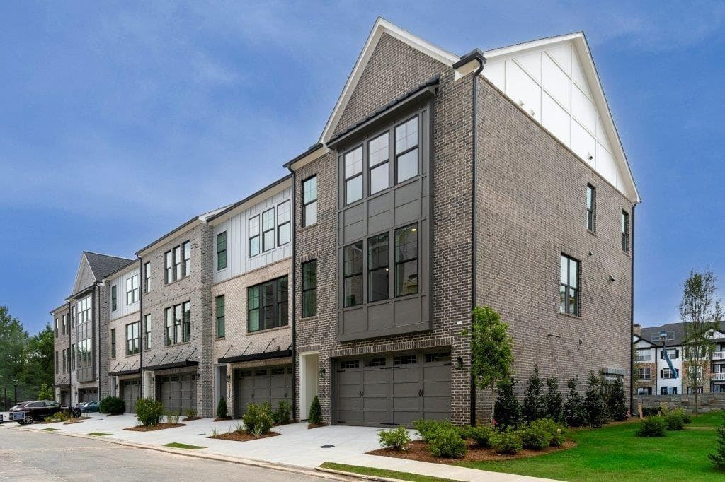 3 bedroom, 4 bathroom, 2,640 sq ft townhouse for sale at 2255 Crestview Drive 43, Atlanta, GA 30319 — photo 2