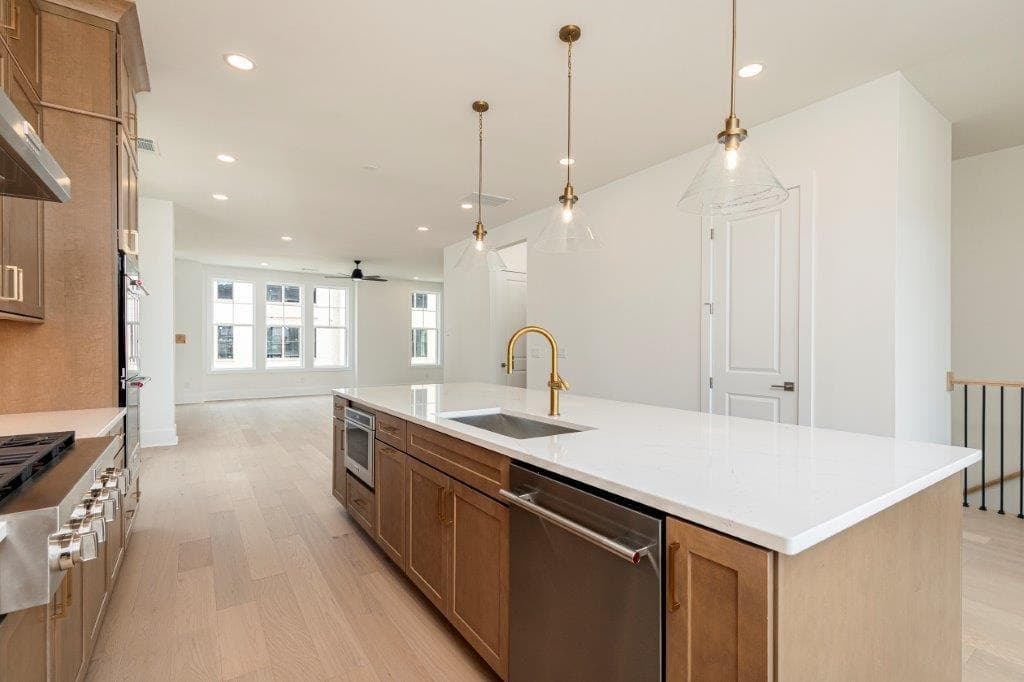 3 bedroom, 4 bathroom, 2,640 sq ft townhouse for sale at 2255 Crestview Drive 43, Atlanta, GA 30319 — photo 7