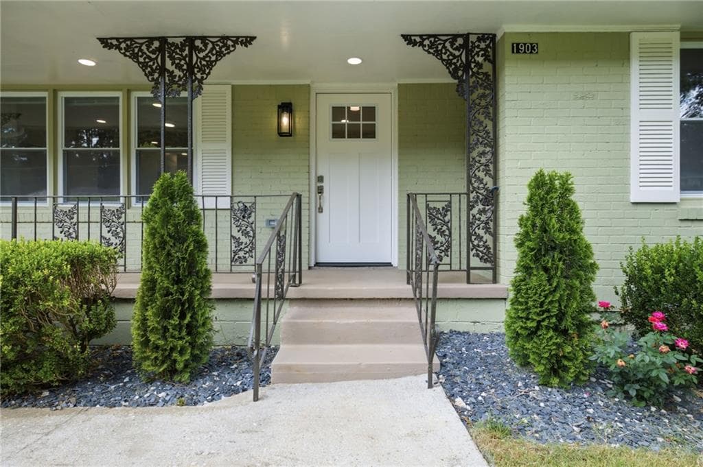 3 bedroom, 2 bathroom, 1,360 sq ft single family residence for sale at 1903 S Columbia Place, Decatur, GA 30032 — photo 3