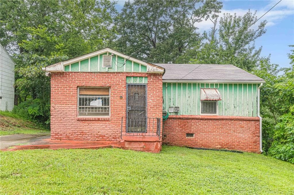 2 bedroom, 1 bathroom, 873 sq ft single family residence for sale at 205 Upshaw Street, Atlanta, GA 30315