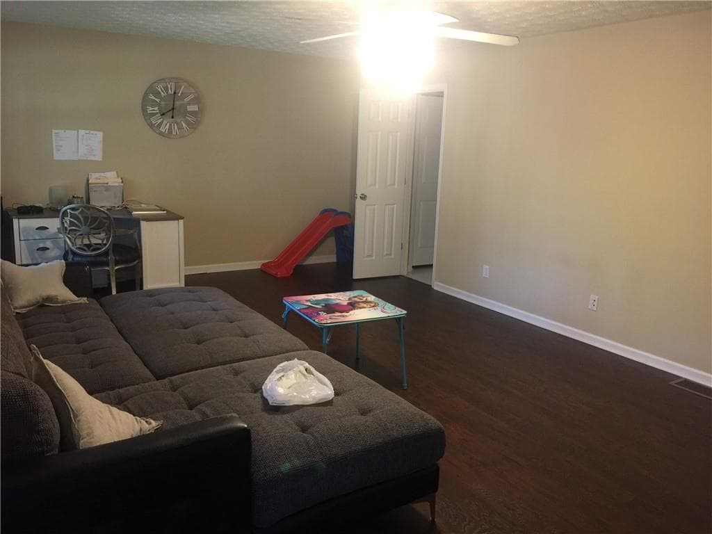 5 bedroom, 4 bathroom, 2,599 sq ft single family residence for rent at 5516 Pinedale Circle, Sugar Hill, GA 30518 for $2,300 a month — photo 4