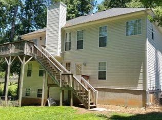 5 bedroom, 4 bathroom, 2,599 sq ft single family residence for rent at 5516 Pinedale Circle, Sugar Hill, GA 30518 for $2,300 a month — photo 6