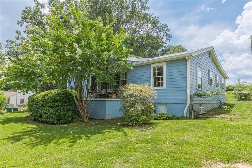3 bedroom, 2 bathroom, 1,340 sq ft single family residence sold at 780 North Avenue, Hapeville, GA 30354
