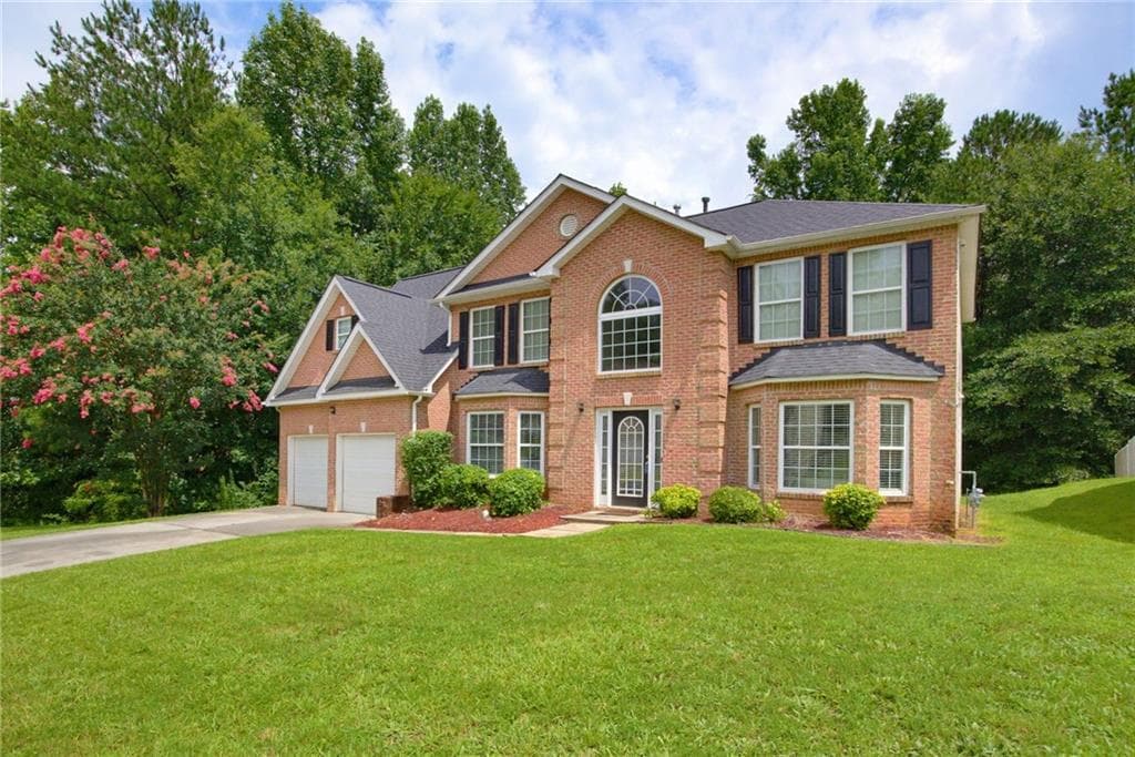 5 bedroom, 3 bathroom, 2,935 sq ft single family residence for sale at 6260 Selborn Drive, Atlanta, GA 30331 — photo 2