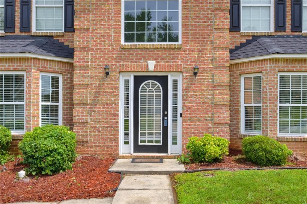 5 bedroom, 3 bathroom, 2,935 sq ft single family residence for sale at 6260 Selborn Drive, Atlanta, GA 30331 — photo 3