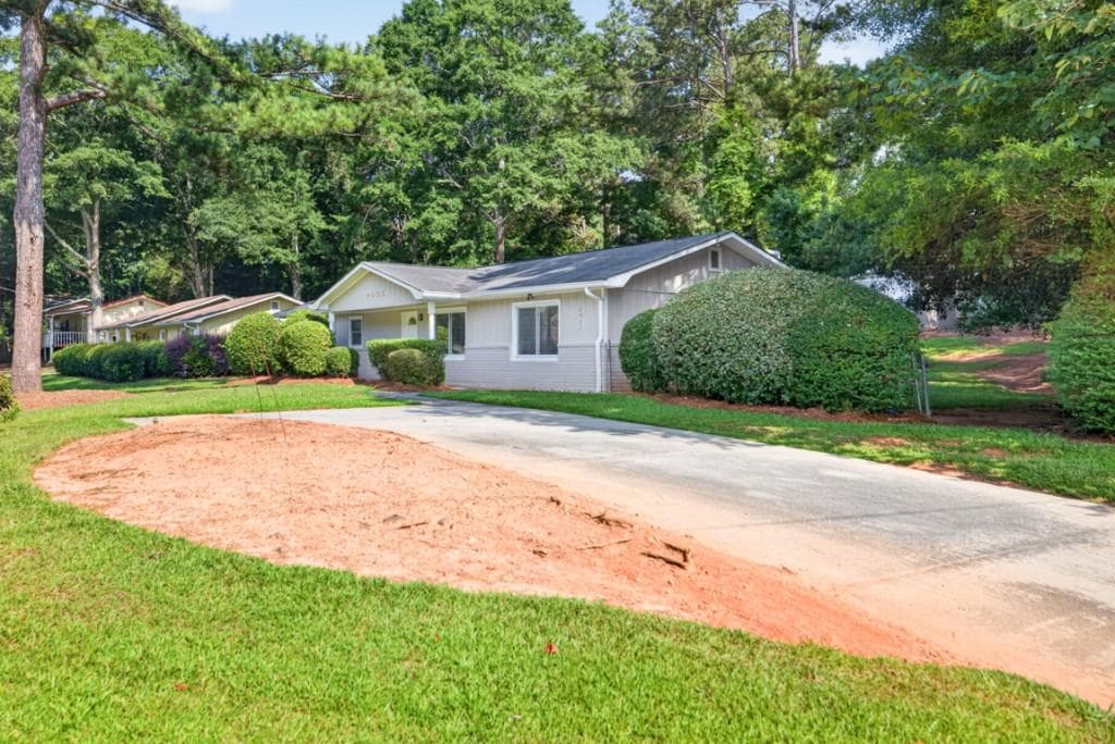 4 bedroom, 2 bathroom single family residence for rent at 4905 Annistown Road, Stone Mountain, GA 30087 for $1,725 a month — photo 3