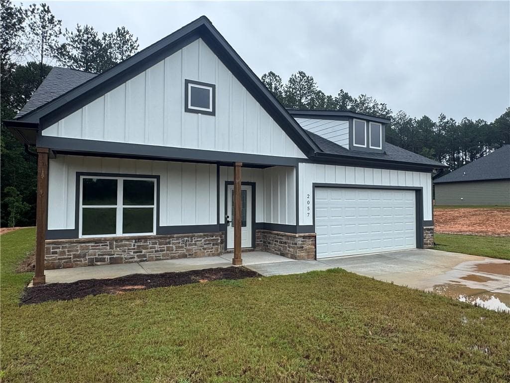 3 bedroom, 2 bathroom, 1,700 sq ft single family residence for sale at 2057 N. Hicks Rd., Toccoa, GA 30577
