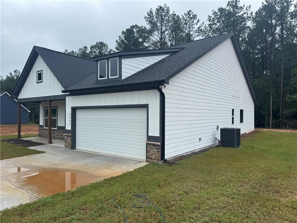 3 bedroom, 2 bathroom, 1,700 sq ft single family residence for sale at 2057 N. Hicks Rd., Toccoa, GA 30577 — photo 2