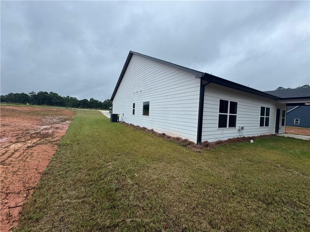 3 bedroom, 2 bathroom, 1,700 sq ft single family residence for sale at 2057 N. Hicks Rd., Toccoa, GA 30577 — photo 3