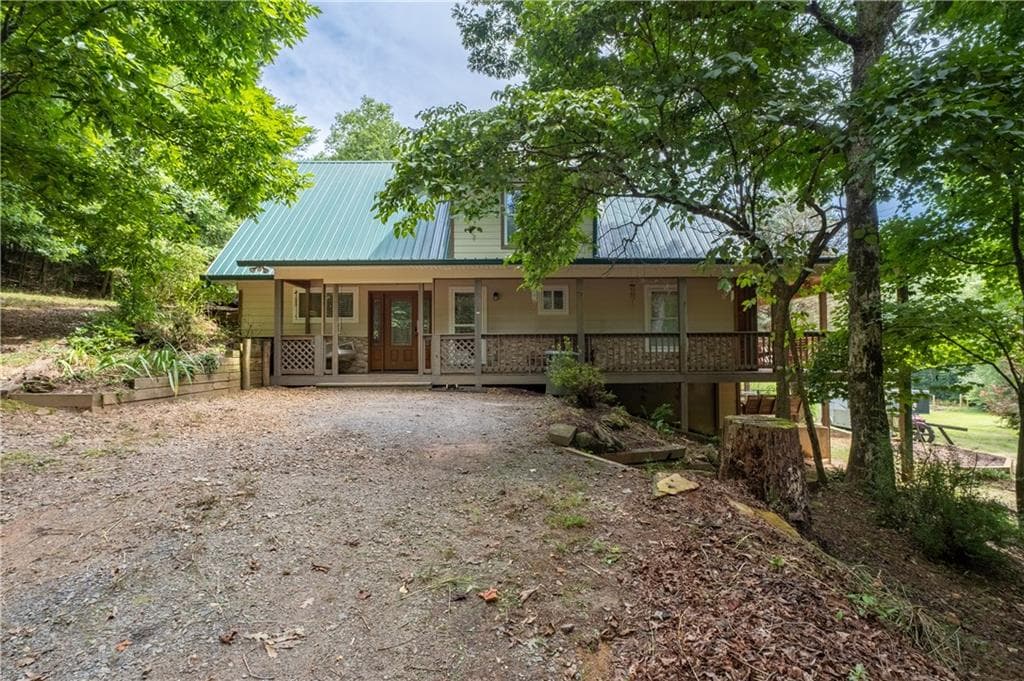 3 bedroom, 3 bathroom, 2,460 sq ft single family residence for sale at 215 DunnMill Creek Road, Blue Ridge, GA 30513 — photo 2