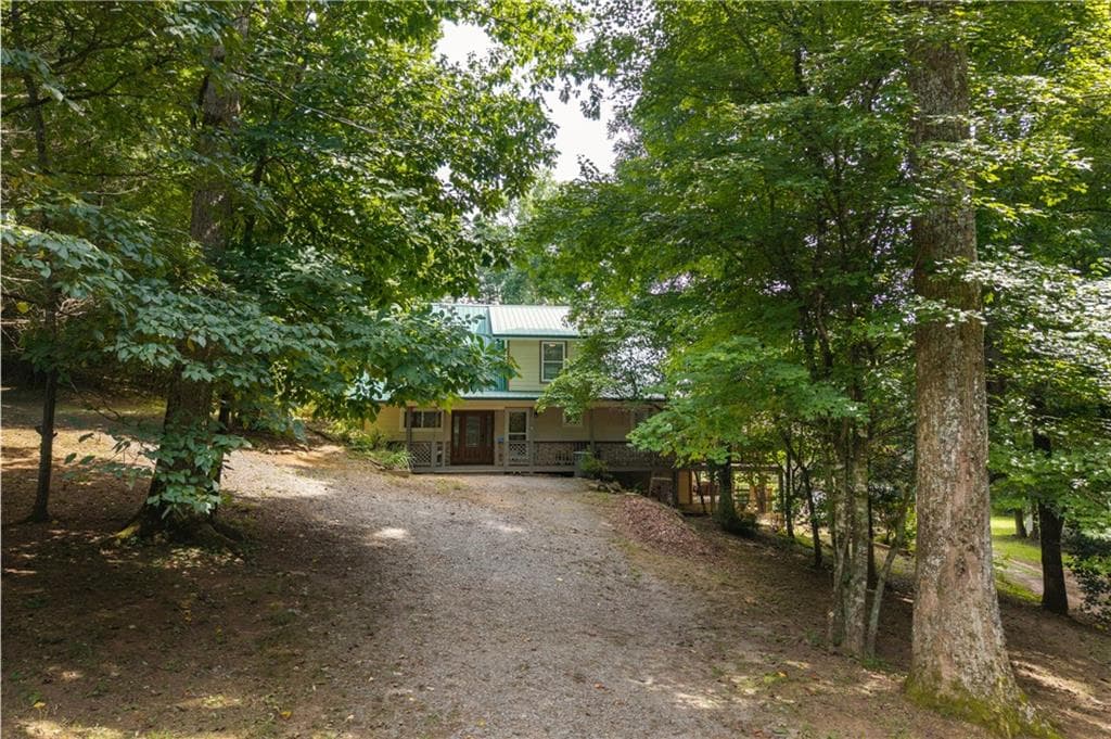 3 bedroom, 3 bathroom, 2,460 sq ft single family residence for sale at 215 DunnMill Creek Road, Blue Ridge, GA 30513 — photo 3