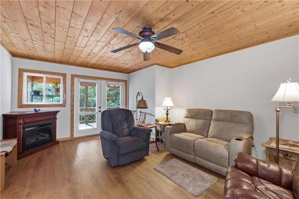 3 bedroom, 3 bathroom, 2,460 sq ft single family residence for sale at 215 DunnMill Creek Road, Blue Ridge, GA 30513 — photo 10