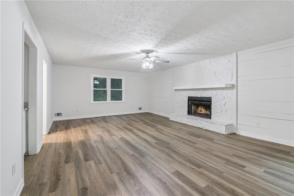 3 bedroom, 3 bathroom, 2,520 sq ft single family residence for sale at 330 Benjamin Circle, Fayetteville, GA 30214 — photo 3
