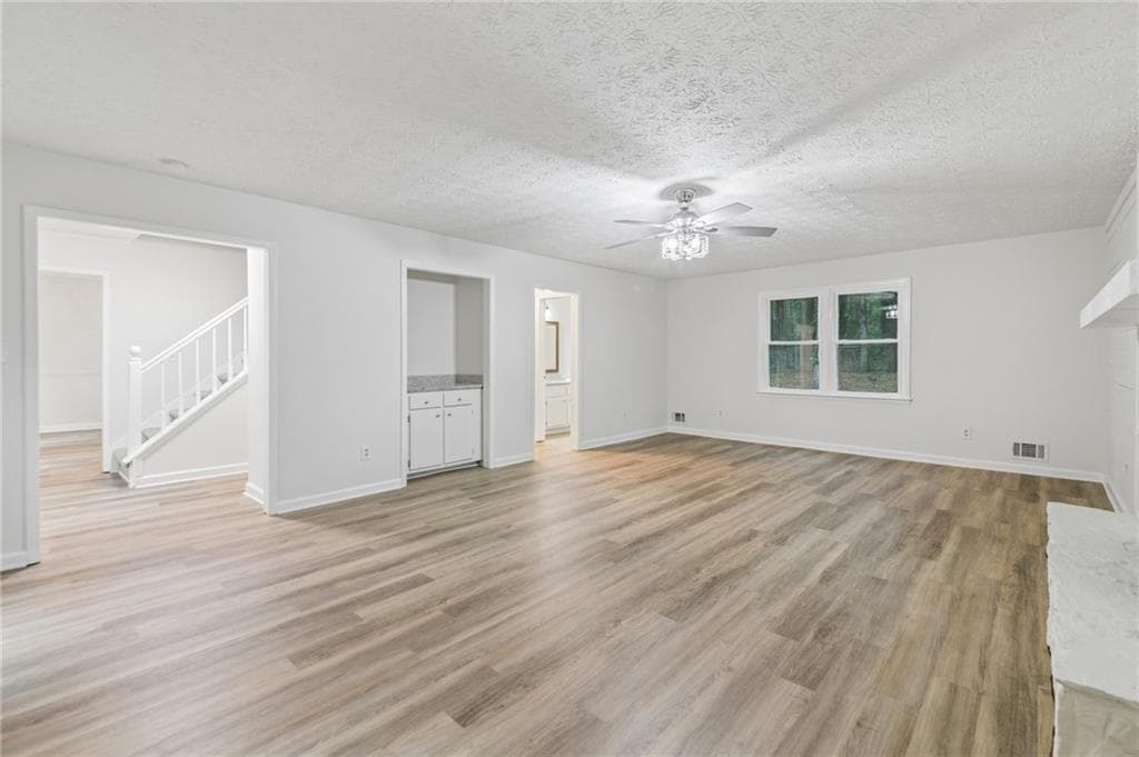 3 bedroom, 3 bathroom, 2,520 sq ft single family residence for sale at 330 Benjamin Circle, Fayetteville, GA 30214 — photo 4