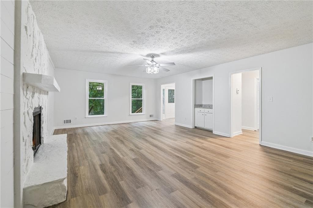 3 bedroom, 3 bathroom, 2,520 sq ft single family residence for sale at 330 Benjamin Circle, Fayetteville, GA 30214 — photo 5