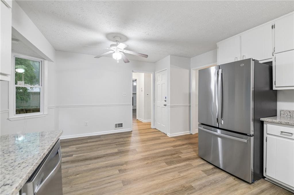 3 bedroom, 3 bathroom, 2,520 sq ft single family residence for sale at 330 Benjamin Circle, Fayetteville, GA 30214 — photo 8