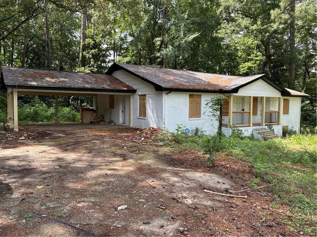 4 bedroom, 3 bathroom, 1,934 sq ft single family residence sold at 2386 Young Road, Stone Mountain, GA 30088