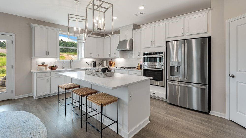 5 bedroom, 5 bathroom, 3,067 sq ft single family residence under contract at 8675 Chesford Grove, Ball Ground, GA 30107 — photo 2