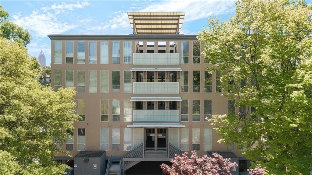 2 bedroom, 1 bathroom, 672 sq ft condominium for sale at 287 14th Street 7, Atlanta, GA 30318 — photo 2