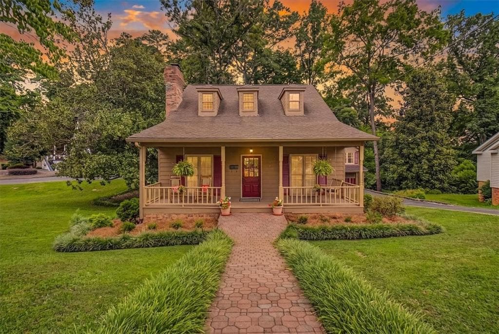4 bedroom, 2 bathroom, 2,157 sq ft single family residence for sale at 4 Sherwood Road, Rome, GA 30165