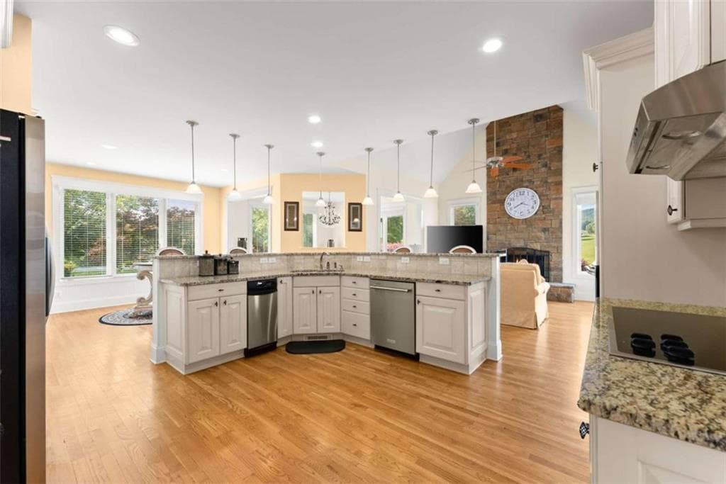 5 bedroom, 6 bathroom, 5,545 sq ft single family residence for sale at 526 Orchard Drive, Clarkesville, GA 30523 — photo 9