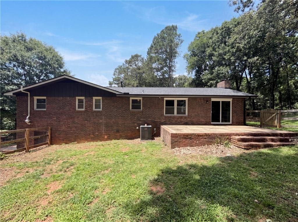 3 bedroom, 2 bathroom, 2,266 sq ft single family residence under contract at 509 Spring Park Drive, Canton, GA 30114 — photo 5