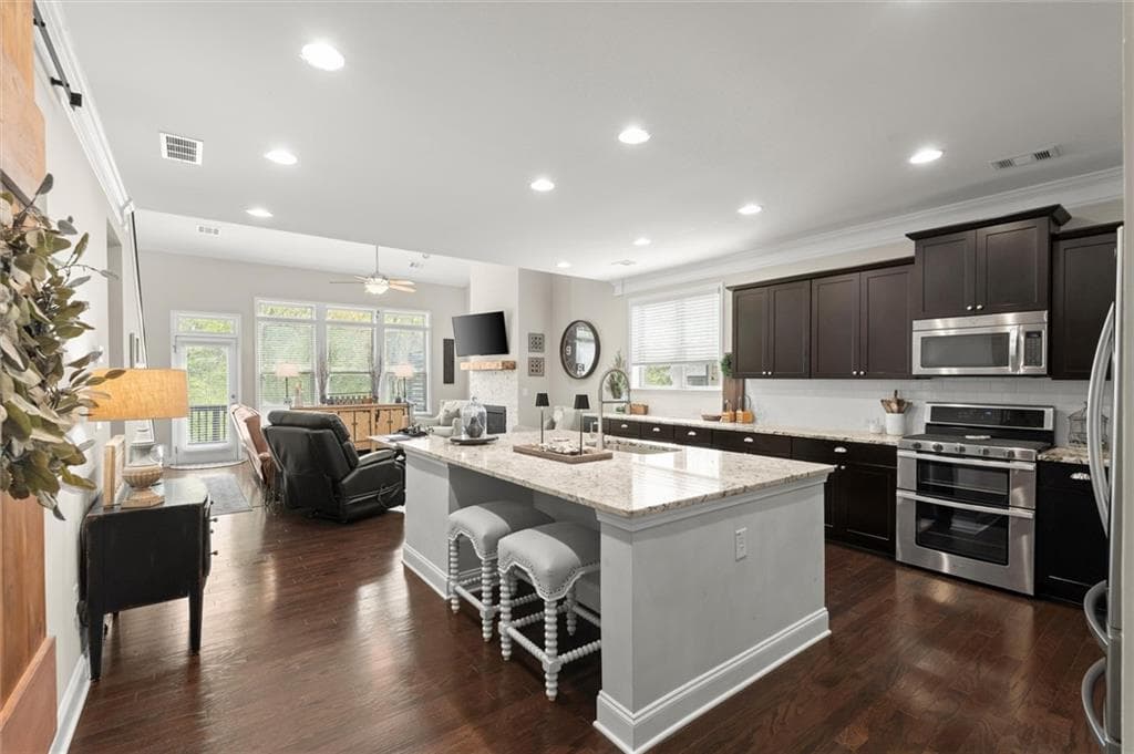 4 bedroom, 4 bathroom, 2,974 sq ft single family residence for sale at 556 Lost Creek Drive, Woodstock, GA 30188 — photo 7