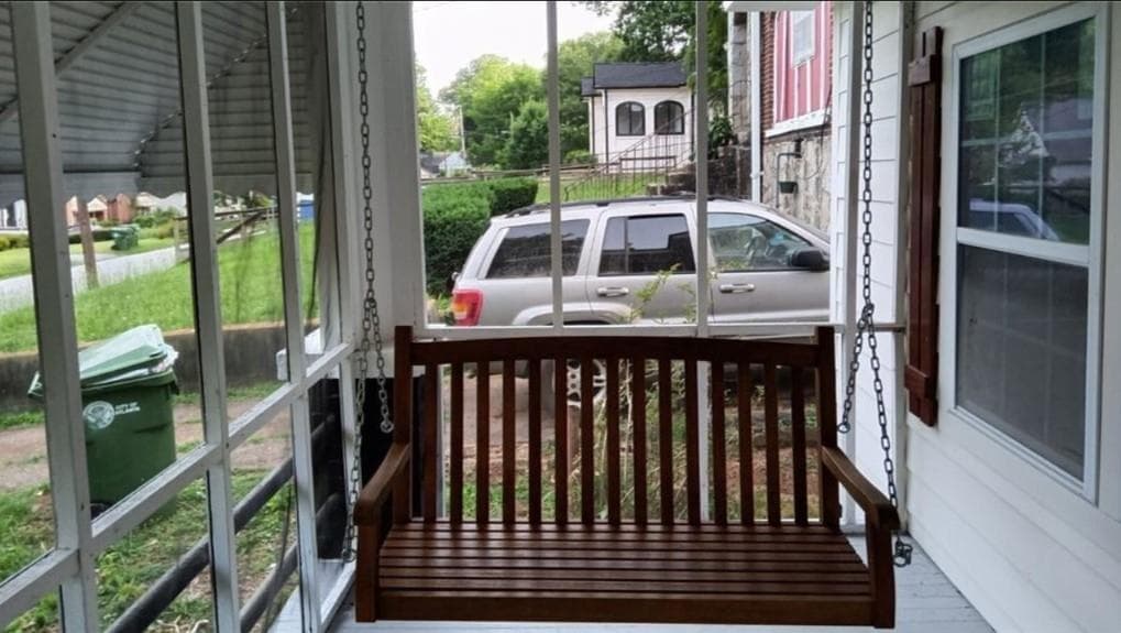 4 bedroom, 2 bathroom single family residence for rent at 684 S Elizabeth Place, Atlanta, GA 30318 for $2,199 a month — photo 2