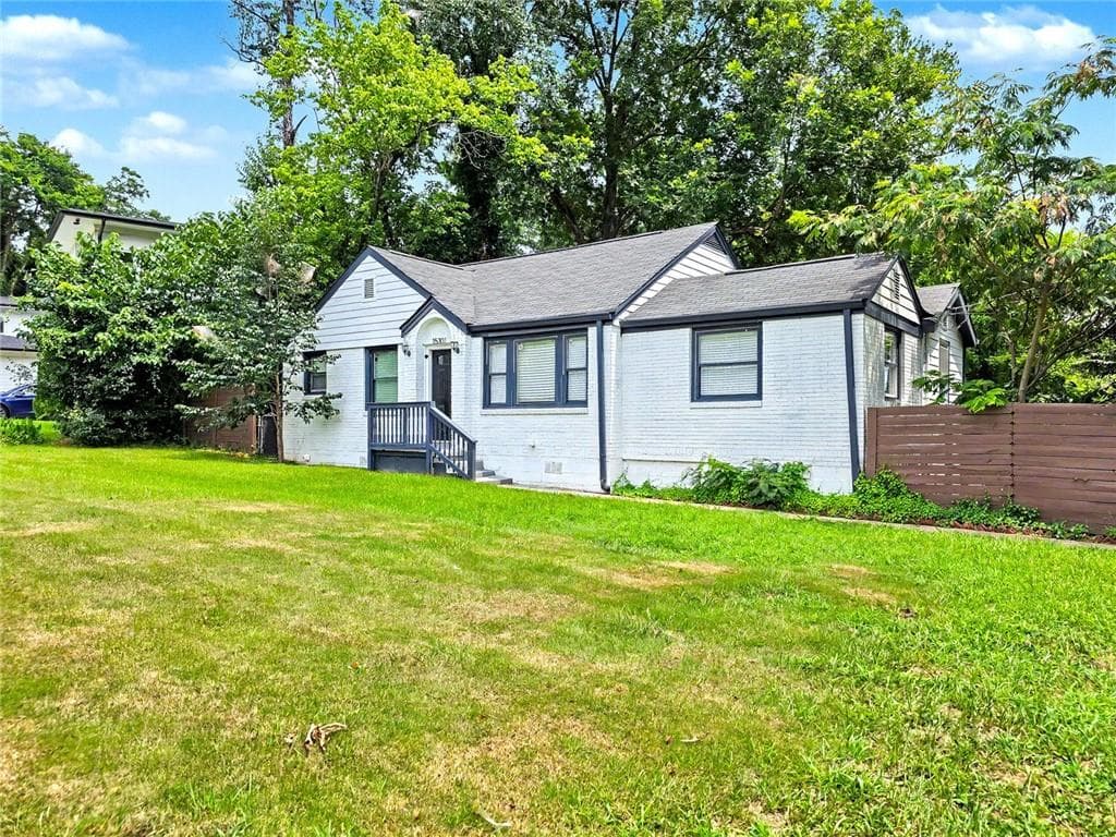 3 bedroom, 2 bathroom, 1,274 sq ft single family residence for sale at 1530 Columbia Drive, Decatur, GA 30032 — photo 3