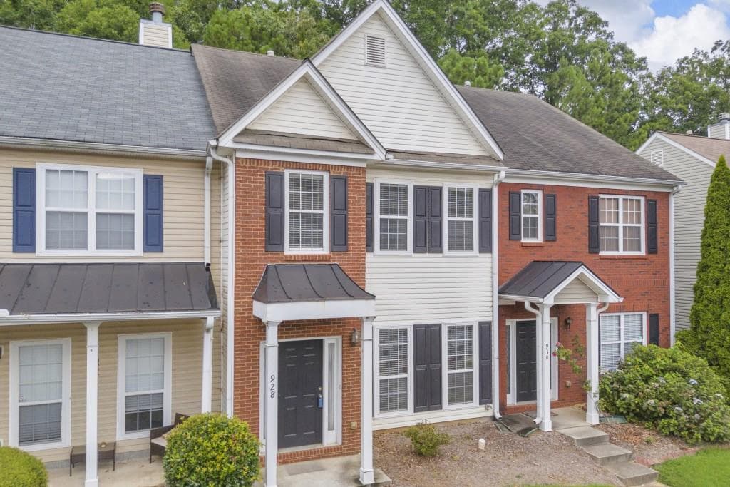 3 bedroom, 3 bathroom, 1,482 sq ft townhouse sold at 928 Tree Creek Boulevard, Lawrenceville, GA 30043