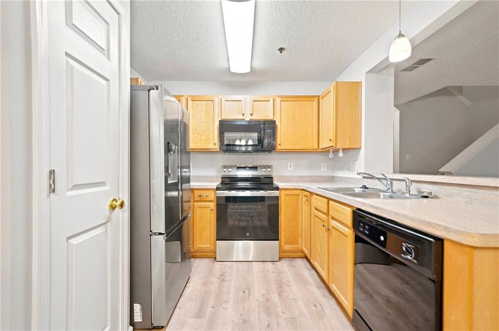2 bedroom, 3 bathroom, 1,381 sq ft townhouse under contract at 314 Cottonwood Creek Circle, Canton, GA 30114 — photo 3