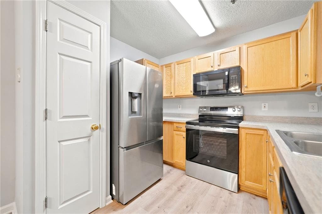 2 bedroom, 3 bathroom, 1,381 sq ft townhouse under contract at 314 Cottonwood Creek Circle, Canton, GA 30114 — photo 4