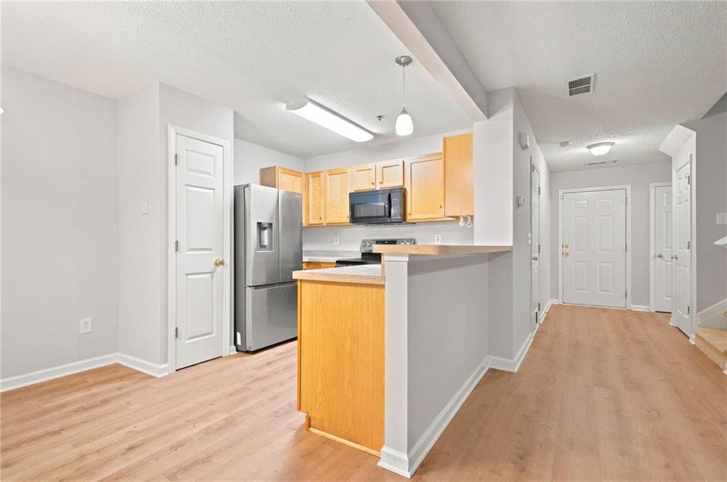 2 bedroom, 3 bathroom, 1,381 sq ft townhouse under contract at 314 Cottonwood Creek Circle, Canton, GA 30114 — photo 5