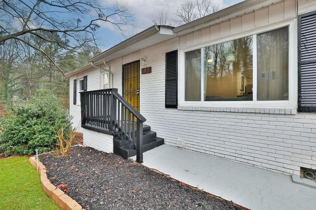 3 bedroom, 3 bathroom, 1,700 sq ft single family residence for sale at 647 Alfred Road, Atlanta, GA 30331 — photo 2