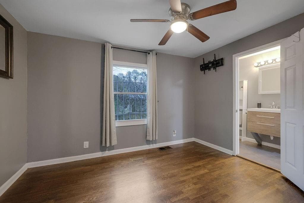 3 bedroom, 3 bathroom, 1,700 sq ft single family residence for sale at 647 Alfred Road, Atlanta, GA 30331 — photo 6