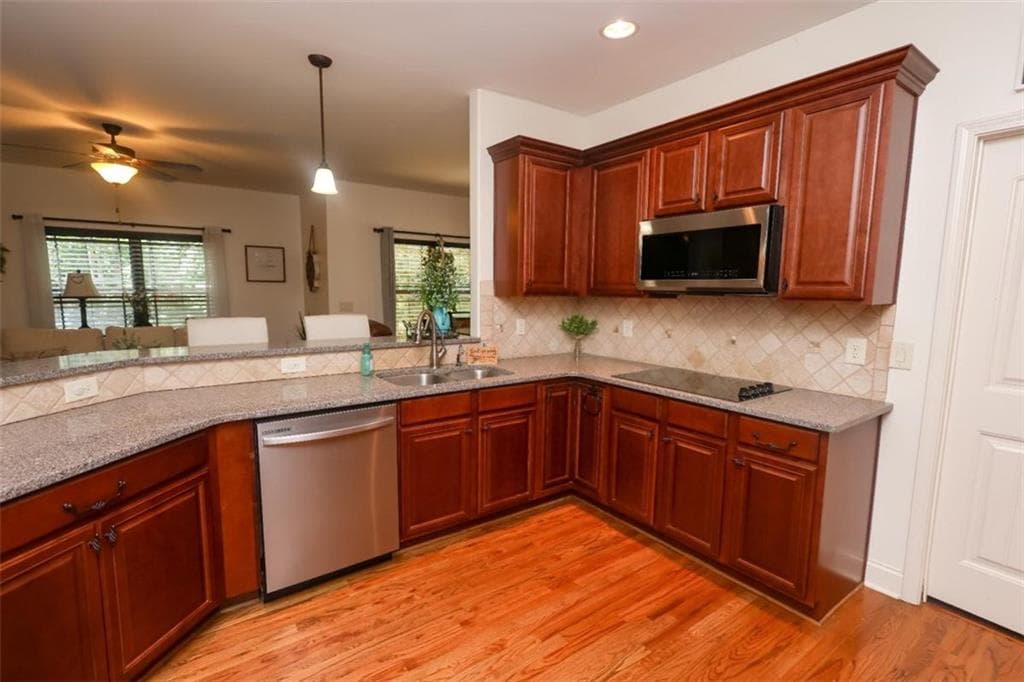 4 bedroom, 4 bathroom, 3,859 sq ft single family residence under contract at 1020 Honey Lane, Loganville, GA 30052 — photo 8