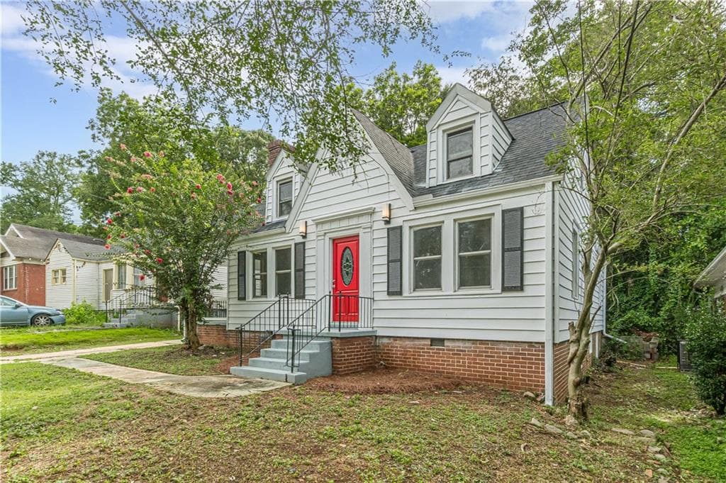 3 bedroom, 2 bathroom, 1,653 sq ft single family residence for sale at 1553 Sylvan Road, Atlanta, GA 30310 — photo 4