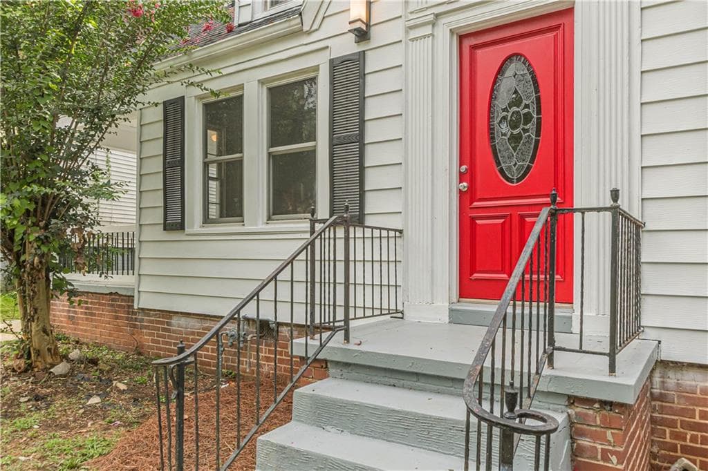 3 bedroom, 2 bathroom, 1,653 sq ft single family residence for sale at 1553 Sylvan Road, Atlanta, GA 30310 — photo 7