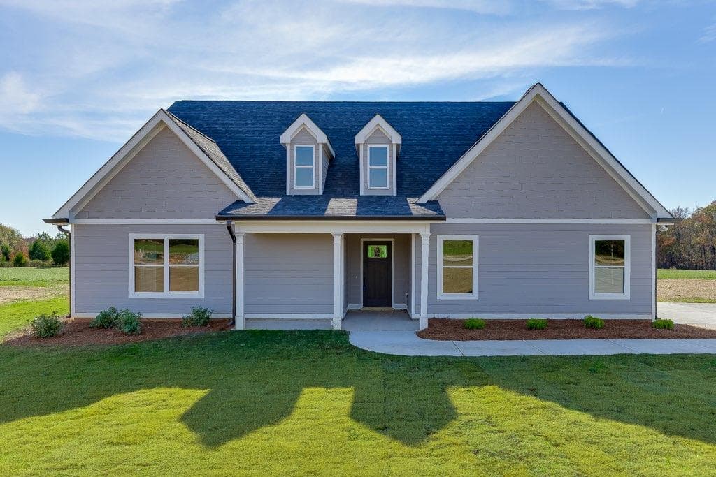 3 bedroom, 2 bathroom, 1,800 sq ft single family residence under contract at 129 Creek Stone Drive, Hartwell, GA 30643