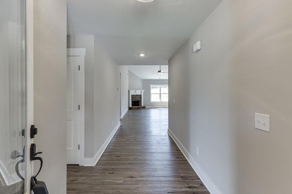 3 bedroom, 2 bathroom, 1,800 sq ft single family residence under contract at 129 Creek Stone Drive, Hartwell, GA 30643 — photo 4
