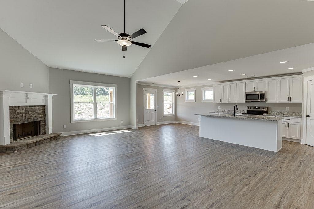 3 bedroom, 2 bathroom, 1,800 sq ft single family residence under contract at 129 Creek Stone Drive, Hartwell, GA 30643 — photo 10