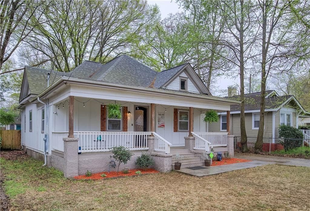 3 bedroom, 2 bathroom, 1,638 sq ft single family residence for rent at 1130 Larosa Terrace, Atlanta, GA 30310 for $2,500 a month — photo 3